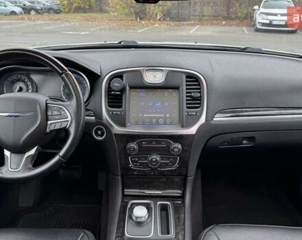 Белый Крайслер 300C, объемом двигателя 3.6 л и пробегом 165 тыс. км за 16800 $, фото 33 на Automoto.ua
