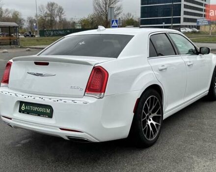 Белый Крайслер 300C, объемом двигателя 3.6 л и пробегом 165 тыс. км за 16800 $, фото 5 на Automoto.ua