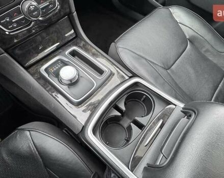 Белый Крайслер 300C, объемом двигателя 3.6 л и пробегом 165 тыс. км за 16800 $, фото 39 на Automoto.ua