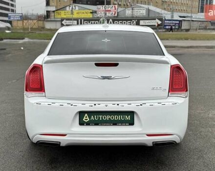 Белый Крайслер 300C, объемом двигателя 3.6 л и пробегом 165 тыс. км за 16800 $, фото 6 на Automoto.ua