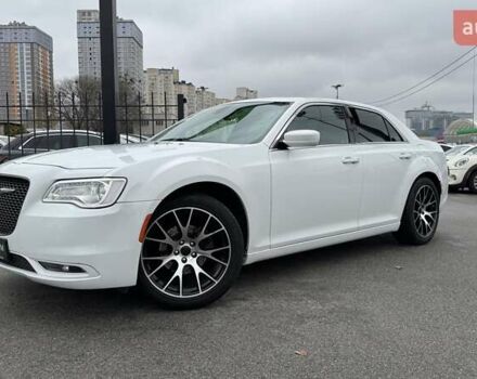 Белый Крайслер 300C, объемом двигателя 3.6 л и пробегом 165 тыс. км за 16800 $, фото 12 на Automoto.ua