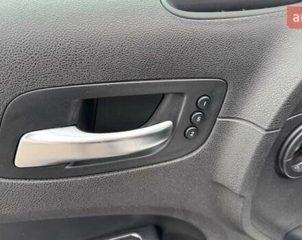 Белый Крайслер 300C, объемом двигателя 3.6 л и пробегом 165 тыс. км за 16800 $, фото 20 на Automoto.ua