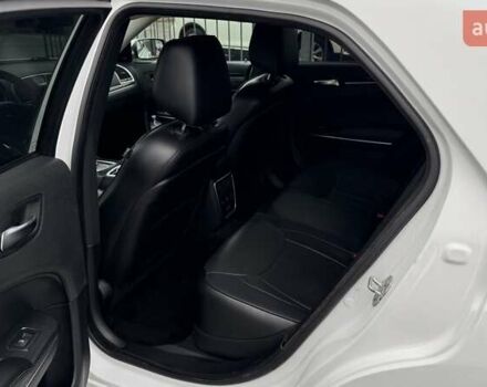Белый Крайслер 300C, объемом двигателя 3.6 л и пробегом 165 тыс. км за 16800 $, фото 25 на Automoto.ua