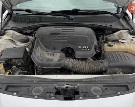 Белый Крайслер 300C, объемом двигателя 3.6 л и пробегом 165 тыс. км за 16800 $, фото 41 на Automoto.ua