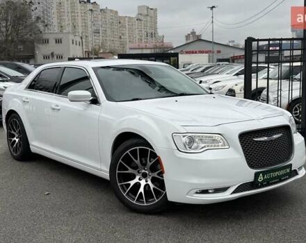 Белый Крайслер 300C, объемом двигателя 3.6 л и пробегом 165 тыс. км за 16800 $, фото 10 на Automoto.ua