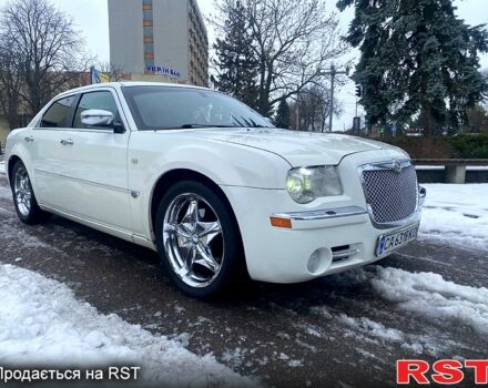 Белый Крайслер 300C, объемом двигателя 2.7 л и пробегом 250 тыс. км за 7500 $, фото 1 на Automoto.ua