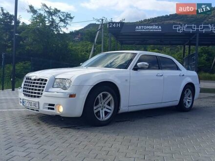 Белый Крайслер 300C, объемом двигателя 2.7 л и пробегом 290 тыс. км за 6700 $, фото 1 на Automoto.ua