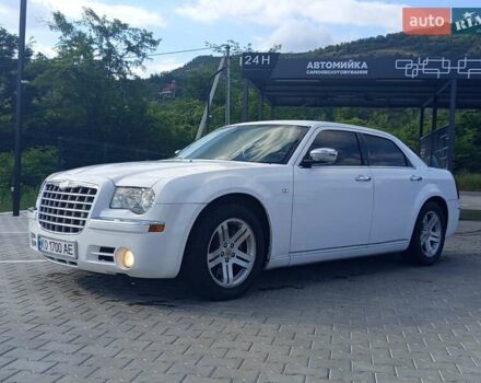 Белый Крайслер 300C, объемом двигателя 2.7 л и пробегом 290 тыс. км за 6700 $, фото 1 на Automoto.ua