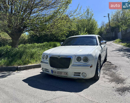 Білий Крайслер 300C, об'ємом двигуна 2.74 л та пробігом 230 тис. км за 7973 $, фото 1 на Automoto.ua