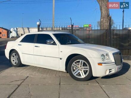 Крайслер 300C 2005 у Києві на Automoto.ua Білий Крайслер 300C, об'ємом двигуна 2.74 л та пробігом 228 тис. км за 6990 $, фото 1 на Automoto.ua