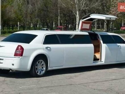 Белый Крайслер 300C, объемом двигателя 5.7 л и пробегом 175 тыс. км за 11900 $, фото 1 на Automoto.ua