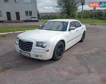 Білий Крайслер 300C, об'ємом двигуна 2.7 л та пробігом 266 тис. км за 5499 $, фото 1 на Automoto.ua