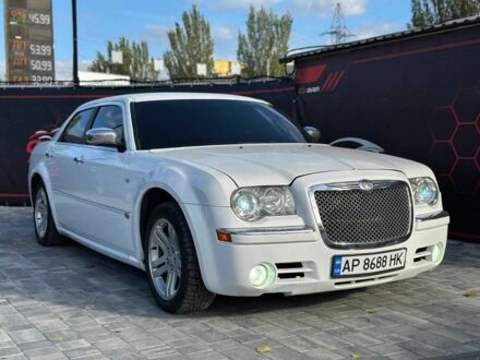 Белый Крайслер 300C, объемом двигателя 2.7 л и пробегом 120 тыс. км за 4999 $, фото 1 на Automoto.ua