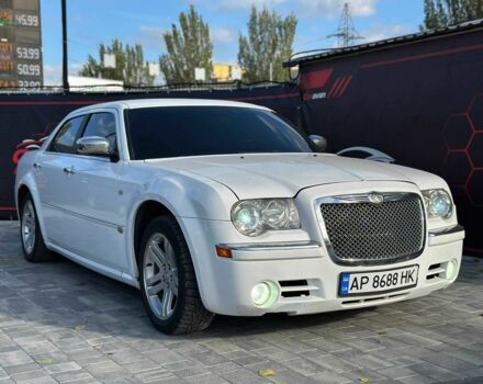Белый Крайслер 300C, объемом двигателя 2.7 л и пробегом 120 тыс. км за 4999 $, фото 1 на Automoto.ua