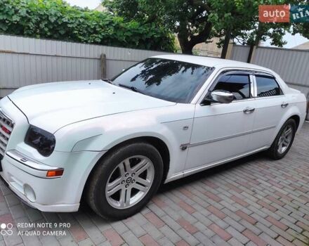 Білий Крайслер 300C, об'ємом двигуна 2.74 л та пробігом 200 тис. км за 7999 $, фото 1 на Automoto.ua