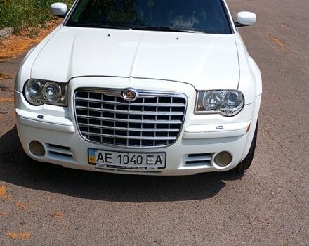 Білий Крайслер 300C, об'ємом двигуна 2.7 л та пробігом 120 тис. км за 7500 $, фото 1 на Automoto.ua