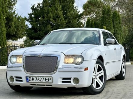 Белый Крайслер 300C, объемом двигателя 2.7 л и пробегом 224 тыс. км за 6000 $, фото 1 на Automoto.ua