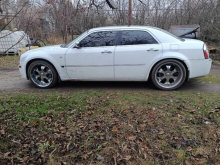 Белый Крайслер 300C, объемом двигателя 2.7 л и пробегом 2 тыс. км за 8500 $, фото 1 на Automoto.ua