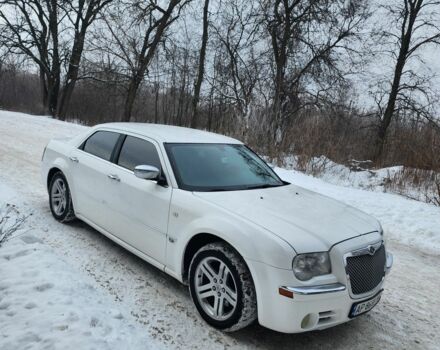 Белый Крайслер 300C, объемом двигателя 2.7 л и пробегом 225 тыс. км за 6471 $, фото 1 на Automoto.ua