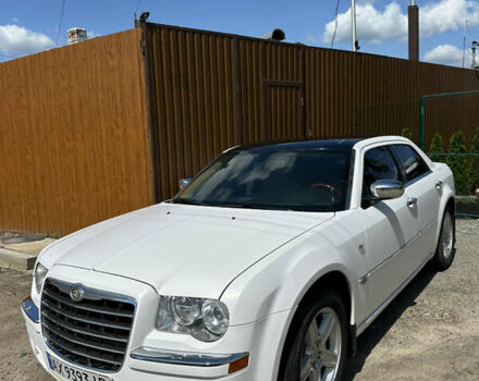 Білий Крайслер 300C, об'ємом двигуна 2.7 л та пробігом 122 тис. км за 7800 $, фото 1 на Automoto.ua