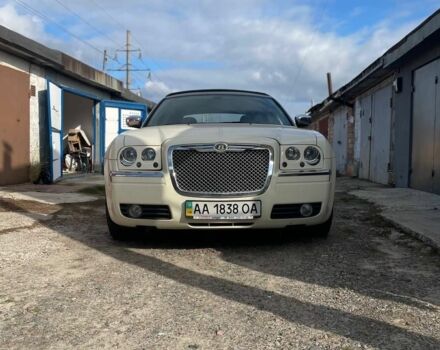 Білий Крайслер 300C, об'ємом двигуна 2.7 л та пробігом 90 тис. км за 15000 $, фото 1 на Automoto.ua