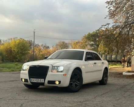 Крайслер 300C 2008 у Звенигородка на Automoto.ua Білий Крайслер 300C, об'ємом двигуна 3.5 л та пробігом 180 тис. км за 8700 $, фото 1 на Automoto.ua