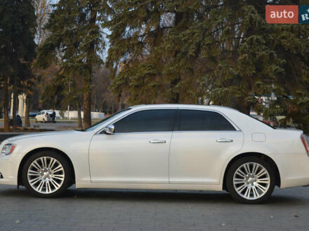 Белый Крайслер 300C, объемом двигателя 3.6 л и пробегом 202 тыс. км за 12999 $, фото 1 на Automoto.ua