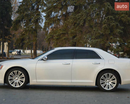Белый Крайслер 300C, объемом двигателя 3.6 л и пробегом 202 тыс. км за 12999 $, фото 1 на Automoto.ua