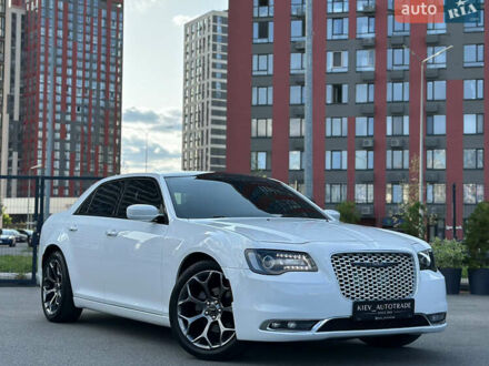 Крайслер 300C 2015 у Києві на Automoto.ua Білий Крайслер 300C, об'ємом двигуна 3.6 л та пробігом 168 тис. км за 14900 $, фото 1 на Automoto.ua