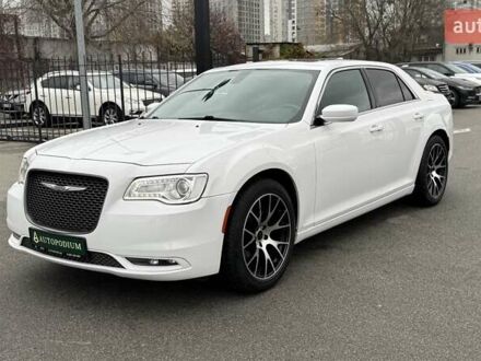 Белый Крайслер 300C, объемом двигателя 3.6 л и пробегом 165 тыс. км за 16800 $, фото 1 на Automoto.ua