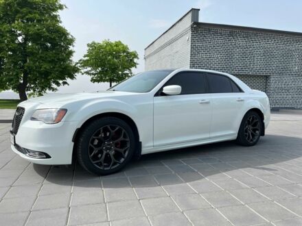 Крайслер 300C 2016 в Кременчуге на Automoto.ua Белый Крайслер 300C, объемом двигателя 5.7 л и пробегом 178 тыс. км за 16999 $, фото 1 на Automoto.ua