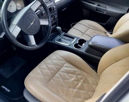 Бежевый Крайслер 300C, объемом двигателя 2.7 л и пробегом 189 тыс. км за 6750 $, фото 2 на Automoto.ua
