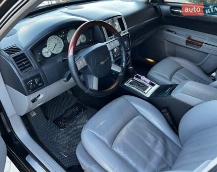 Черный Крайслер 300C, объемом двигателя 3.52 л и пробегом 300 тыс. км за 7200 $, фото 7 на Automoto.ua