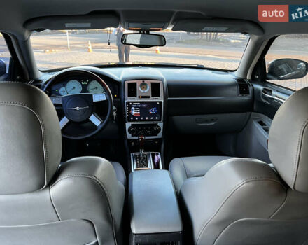 Черный Крайслер 300C, объемом двигателя 3.52 л и пробегом 300 тыс. км за 7200 $, фото 6 на Automoto.ua