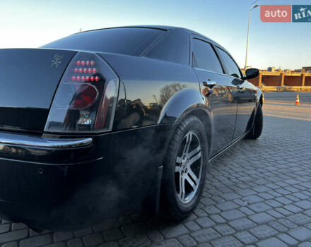 Черный Крайслер 300C, объемом двигателя 3.52 л и пробегом 300 тыс. км за 7200 $, фото 3 на Automoto.ua