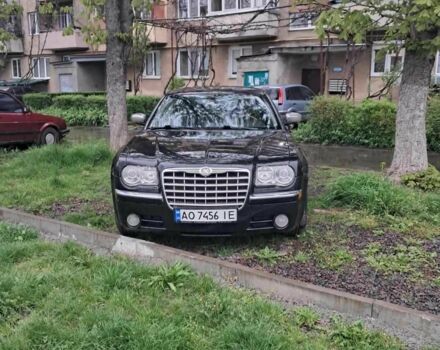 Черный Крайслер 300C, объемом двигателя 2.7 л и пробегом 195 тыс. км за 6500 $, фото 4 на Automoto.ua