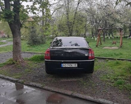 Черный Крайслер 300C, объемом двигателя 2.7 л и пробегом 195 тыс. км за 6500 $, фото 9 на Automoto.ua