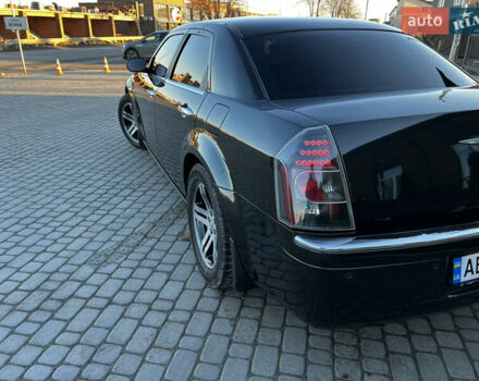 Черный Крайслер 300C, объемом двигателя 3.52 л и пробегом 300 тыс. км за 7200 $, фото 5 на Automoto.ua