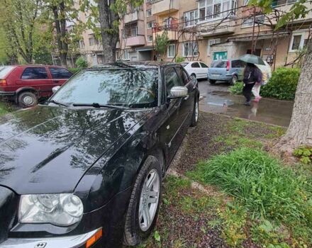 Черный Крайслер 300C, объемом двигателя 2.7 л и пробегом 195 тыс. км за 6500 $, фото 1 на Automoto.ua