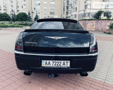 Черный Крайслер 300C, объемом двигателя 5.7 л и пробегом 77 тыс. км за 12200 $, фото 7 на Automoto.ua