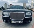Черный Крайслер 300C, объемом двигателя 5.7 л и пробегом 77 тыс. км за 12200 $, фото 3 на Automoto.ua