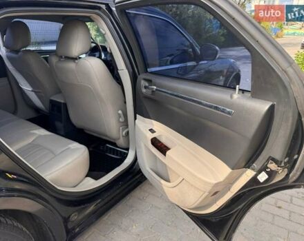 Черный Крайслер 300C, объемом двигателя 2.7 л и пробегом 320 тыс. км за 4500 $, фото 15 на Automoto.ua
