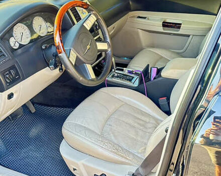 Черный Крайслер 300C, объемом двигателя 3.5 л и пробегом 270 тыс. км за 9500 $, фото 13 на Automoto.ua