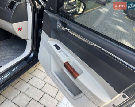 Чорний Крайслер 300C, об'ємом двигуна 2.74 л та пробігом 181 тис. км за 7500 $, фото 22 на Automoto.ua