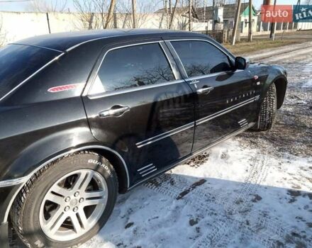 Черный Крайслер 300C, объемом двигателя 2.7 л и пробегом 183 тыс. км за 7500 $, фото 9 на Automoto.ua