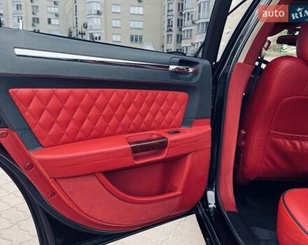 Черный Крайслер 300C, объемом двигателя 5.7 л и пробегом 77 тыс. км за 11500 $, фото 11 на Automoto.ua