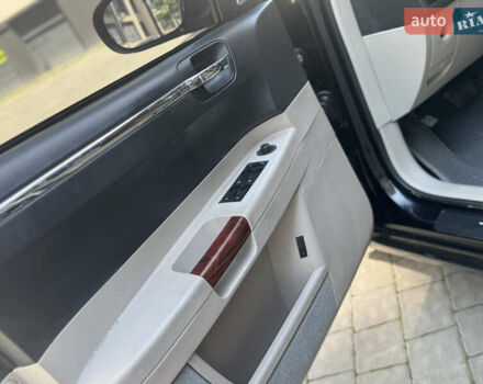 Чорний Крайслер 300C, об'ємом двигуна 2.74 л та пробігом 181 тис. км за 7500 $, фото 11 на Automoto.ua