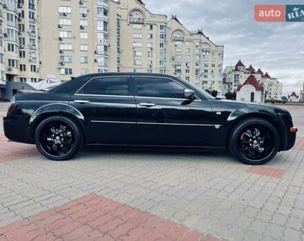 Черный Крайслер 300C, объемом двигателя 5.7 л и пробегом 77 тыс. км за 11500 $, фото 1 на Automoto.ua
