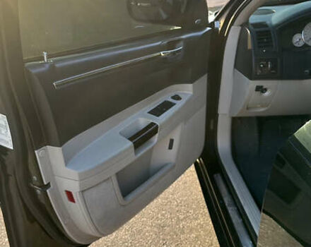 Черный Крайслер 300C, объемом двигателя 3.5 л и пробегом 270 тыс. км за 9500 $, фото 12 на Automoto.ua