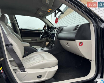 Чорний Крайслер 300C, об'ємом двигуна 2.74 л та пробігом 232 тис. км за 6500 $, фото 20 на Automoto.ua